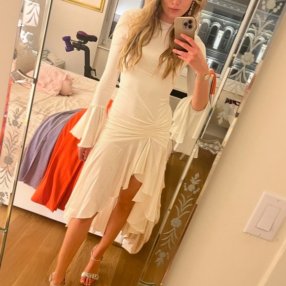 Caroline Constas Chic White High-Low Dress with Flared Sleeves - Picture 3 of 5